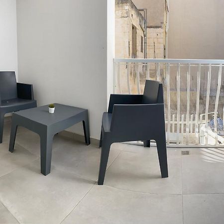 Seaside Apartment In Gzira Екстериор снимка