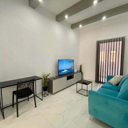 Seaside Apartment In Gzira Екстериор снимка