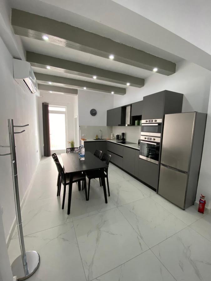 Seaside Apartment In Gzira Екстериор снимка