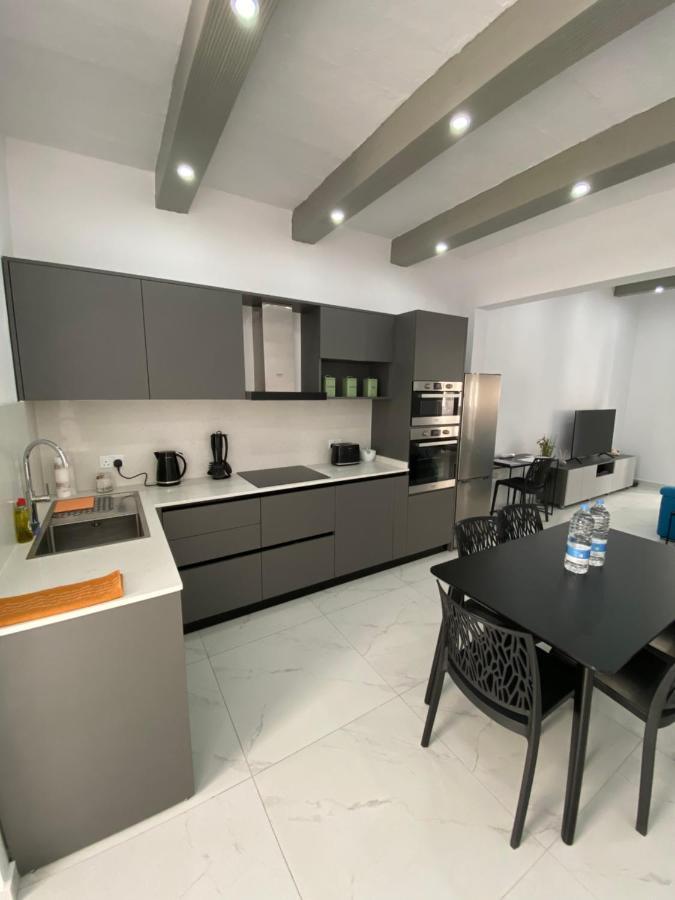 Seaside Apartment In Gzira Екстериор снимка